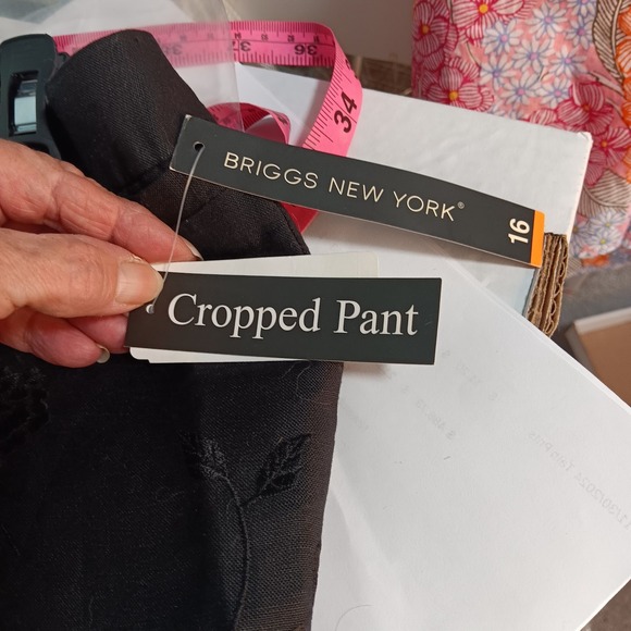 Briggs New York Sz 16 Linen Blend‎ Black Cropped Pant Embroidered  Roses Pockets - Picture 9 of 9